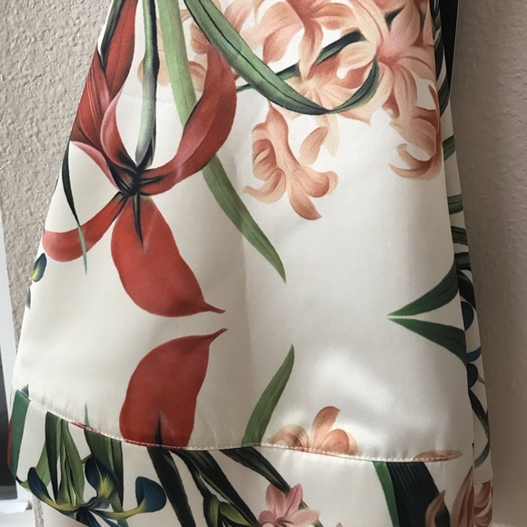 Lulu’s Tropical Floral Halter Dress NWT. Size M - Picture 4 of 6